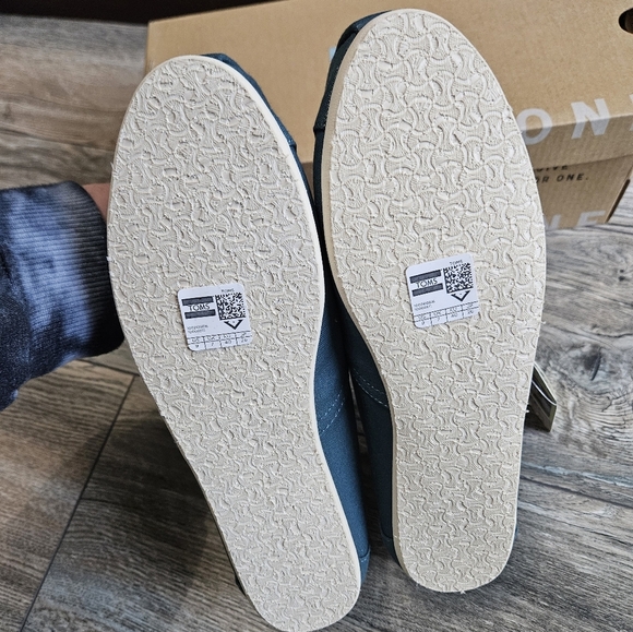 TOMS Women's Classics Slip-On Shoes, Balsam Green Canvas - Picture 4 of 9